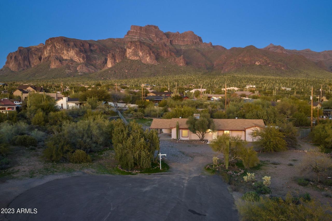 565 S Camino Sereno, Apache Junction, AZ 85119