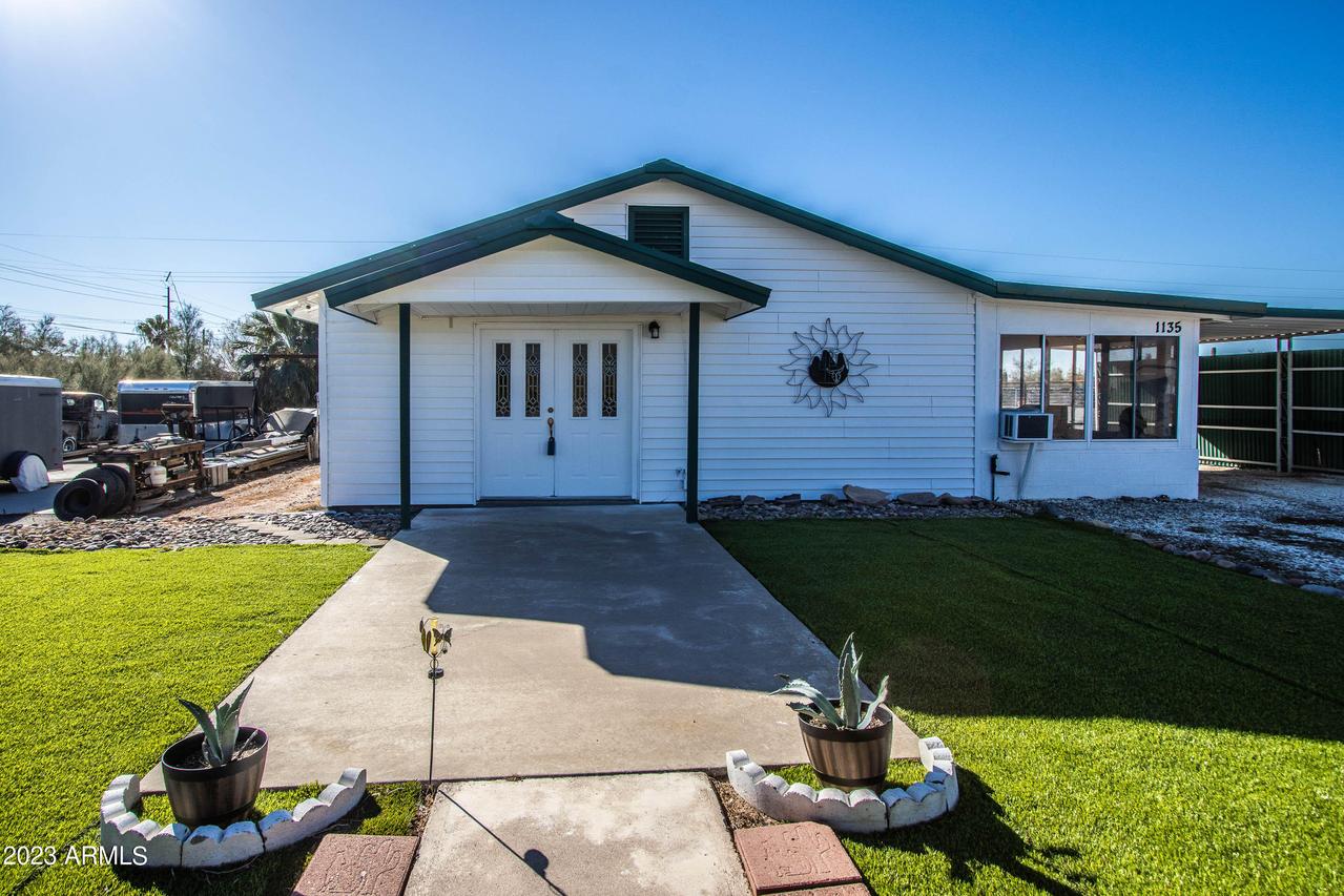 1135 E Scenic St., Apache Junction, AZ 85219
