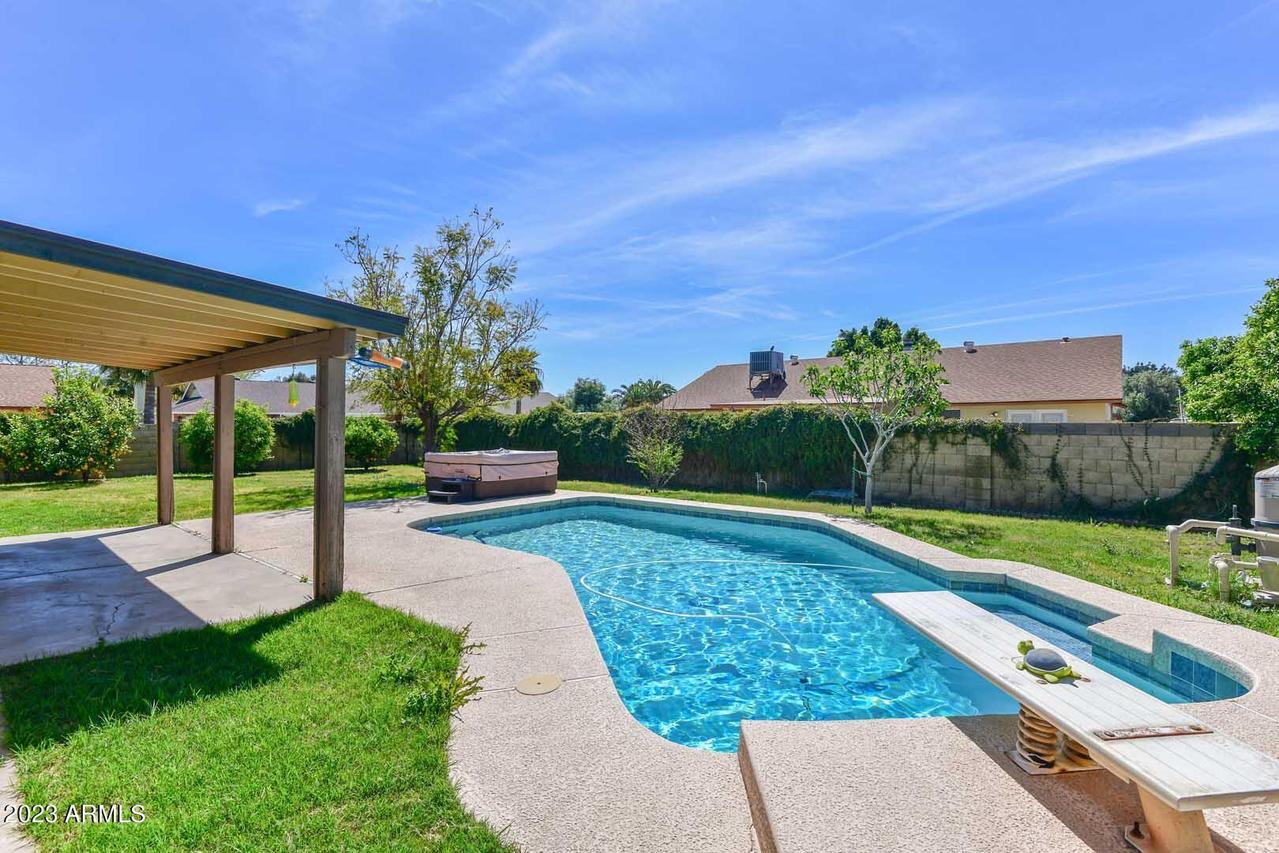 6005 W Desert Hills Dr., Glendale, AZ 85304