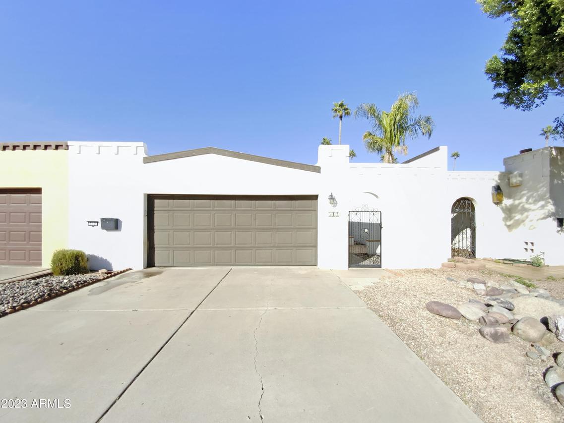512 W Pebble Beach Dr., Tempe, AZ 85282