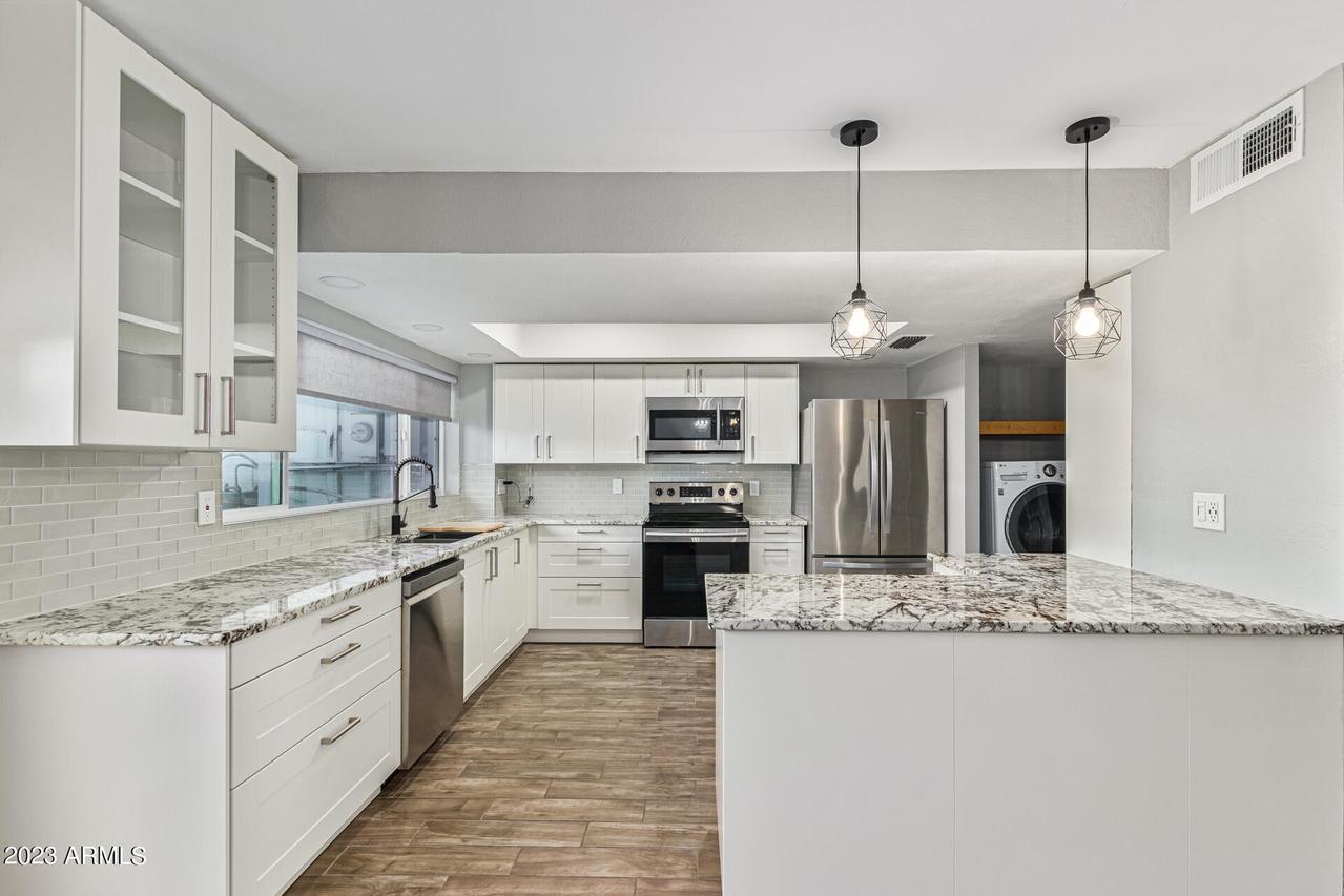 1921 W Hazelwood Pkwy., Phoenix, AZ 85015