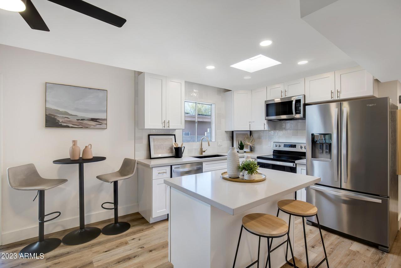 3728 E Sunnyside Dr., Phoenix, AZ 85028