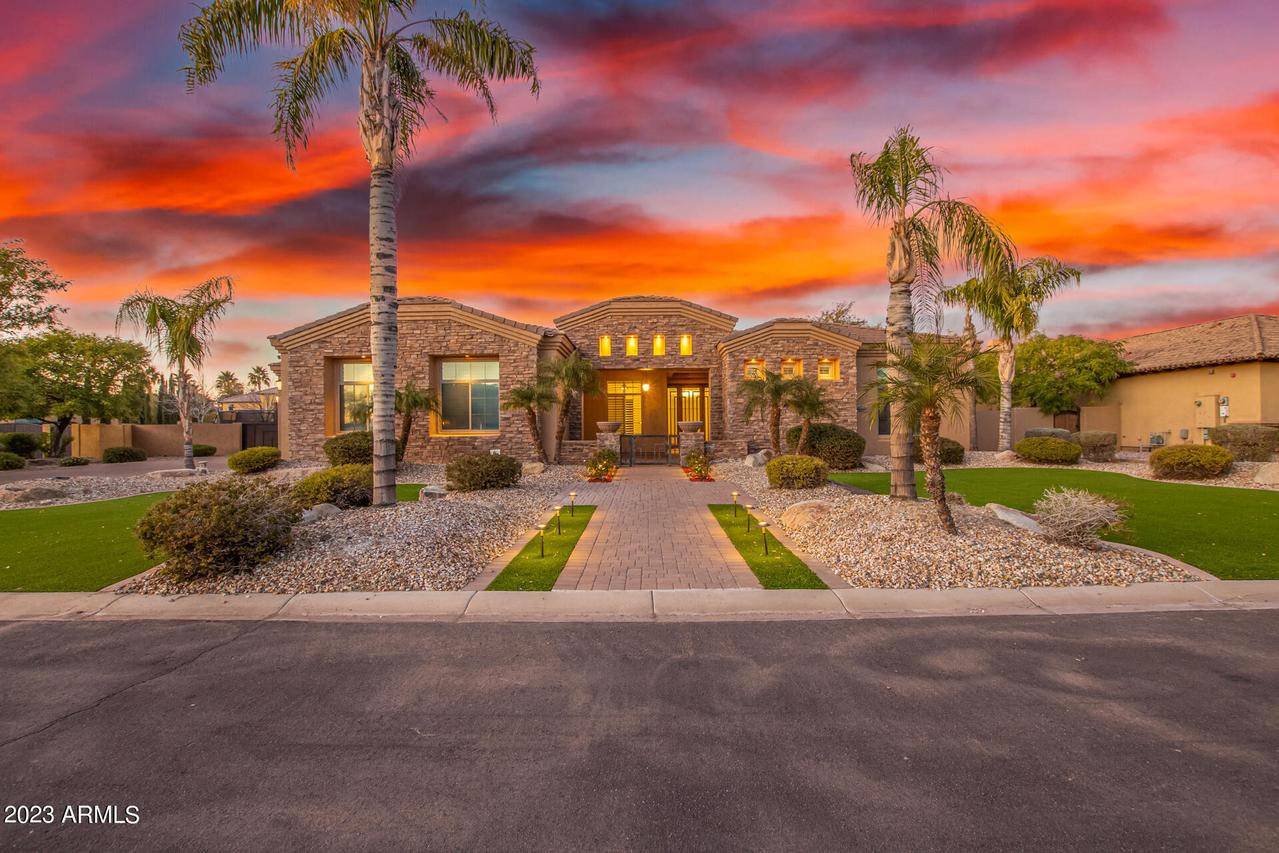 10010 W Villa Lindo Dr., Peoria, AZ 85383