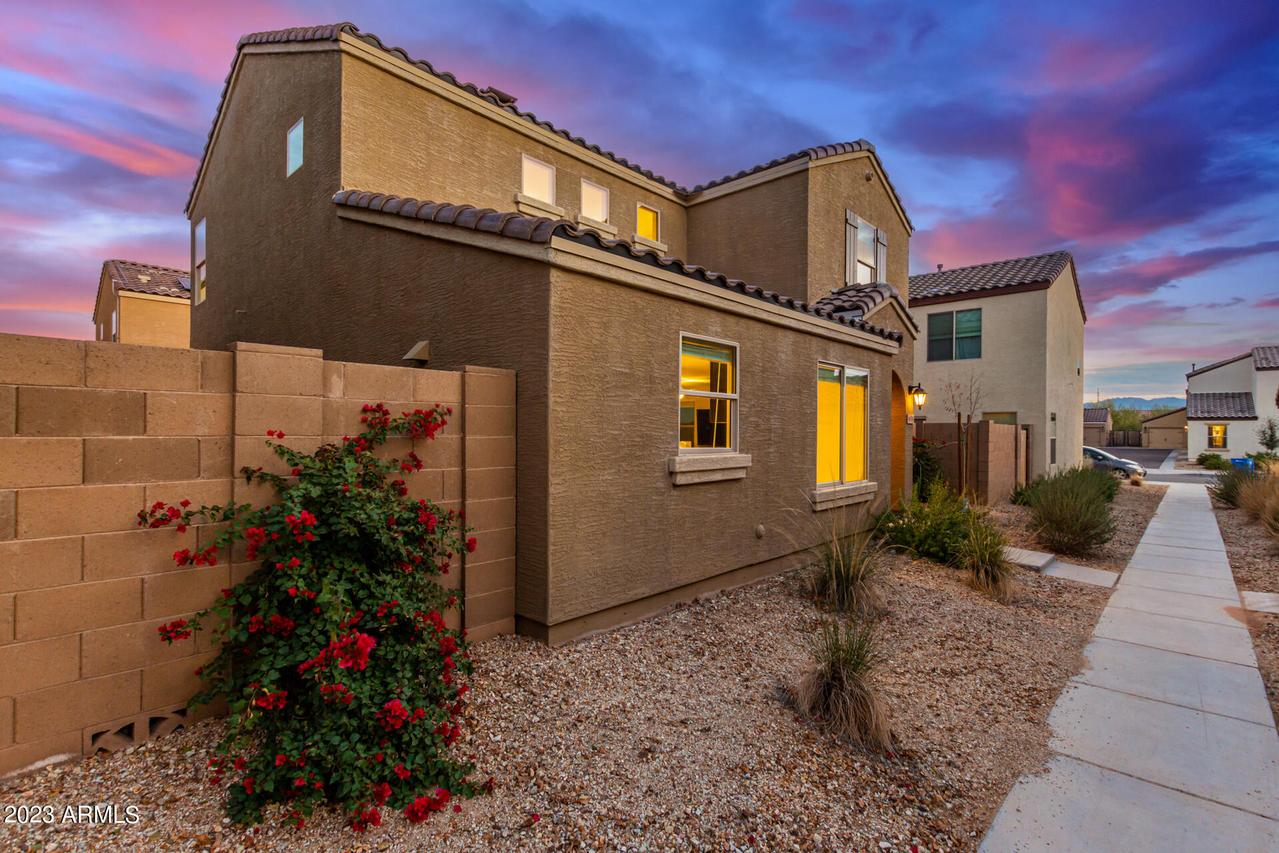 8050 W Agora Ln., Phoenix, AZ 85043