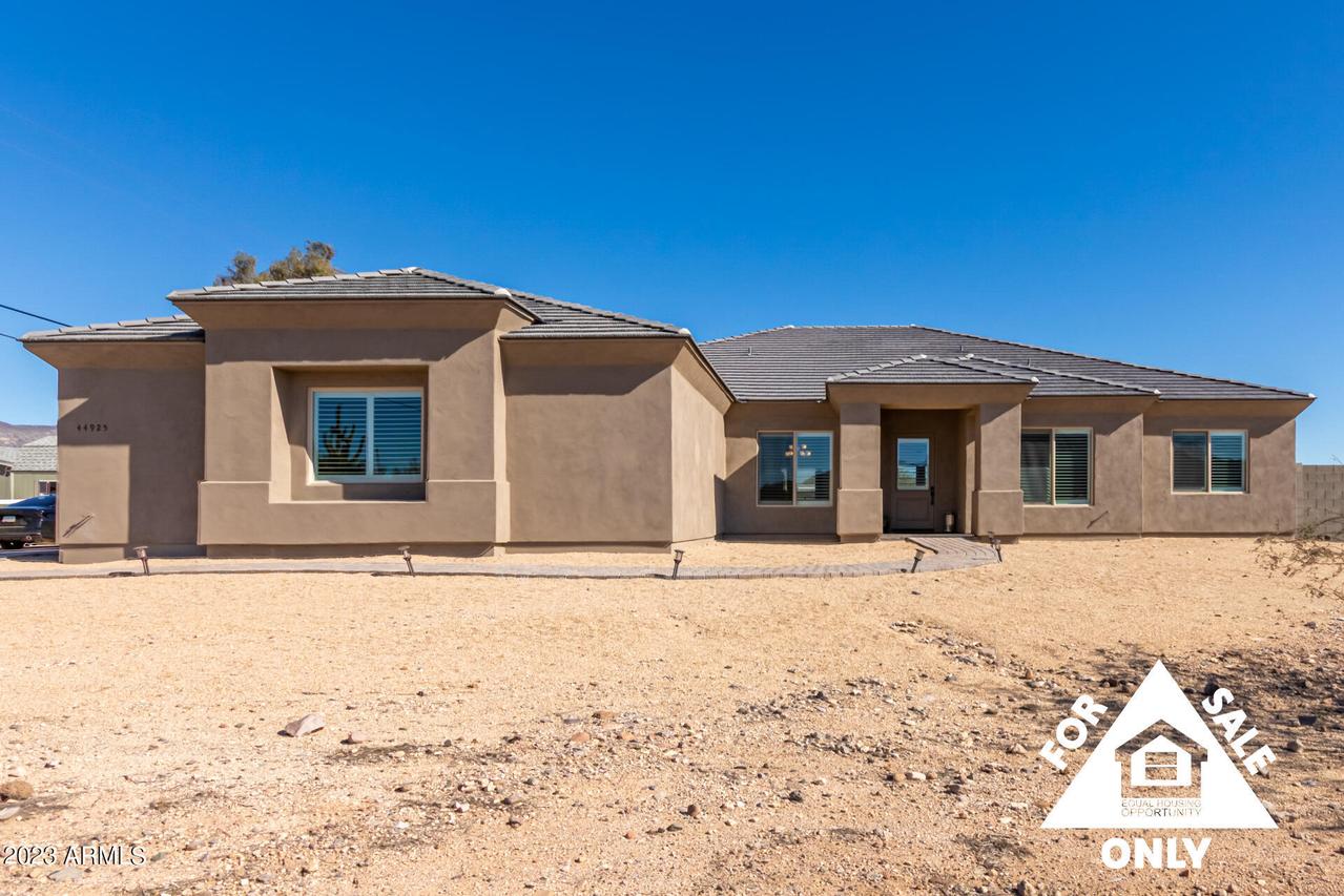 44925 N 6th St., New River, AZ 85087