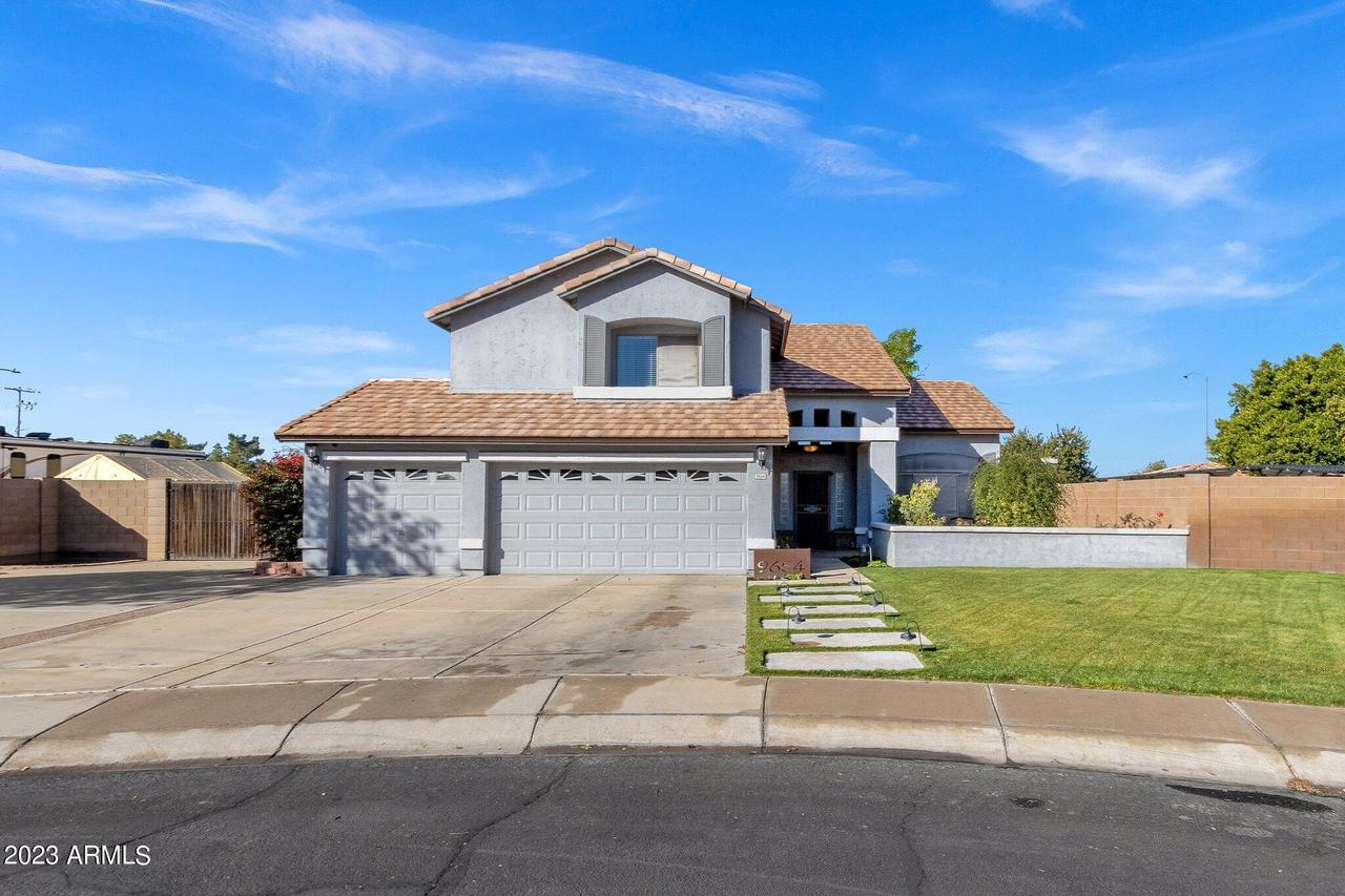 9654 N 86th Ln., Peoria, AZ 85345