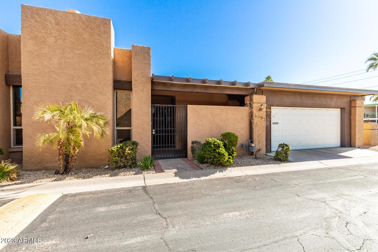 6501 N La Paloma Oeste St., Phoenix, AZ 85014