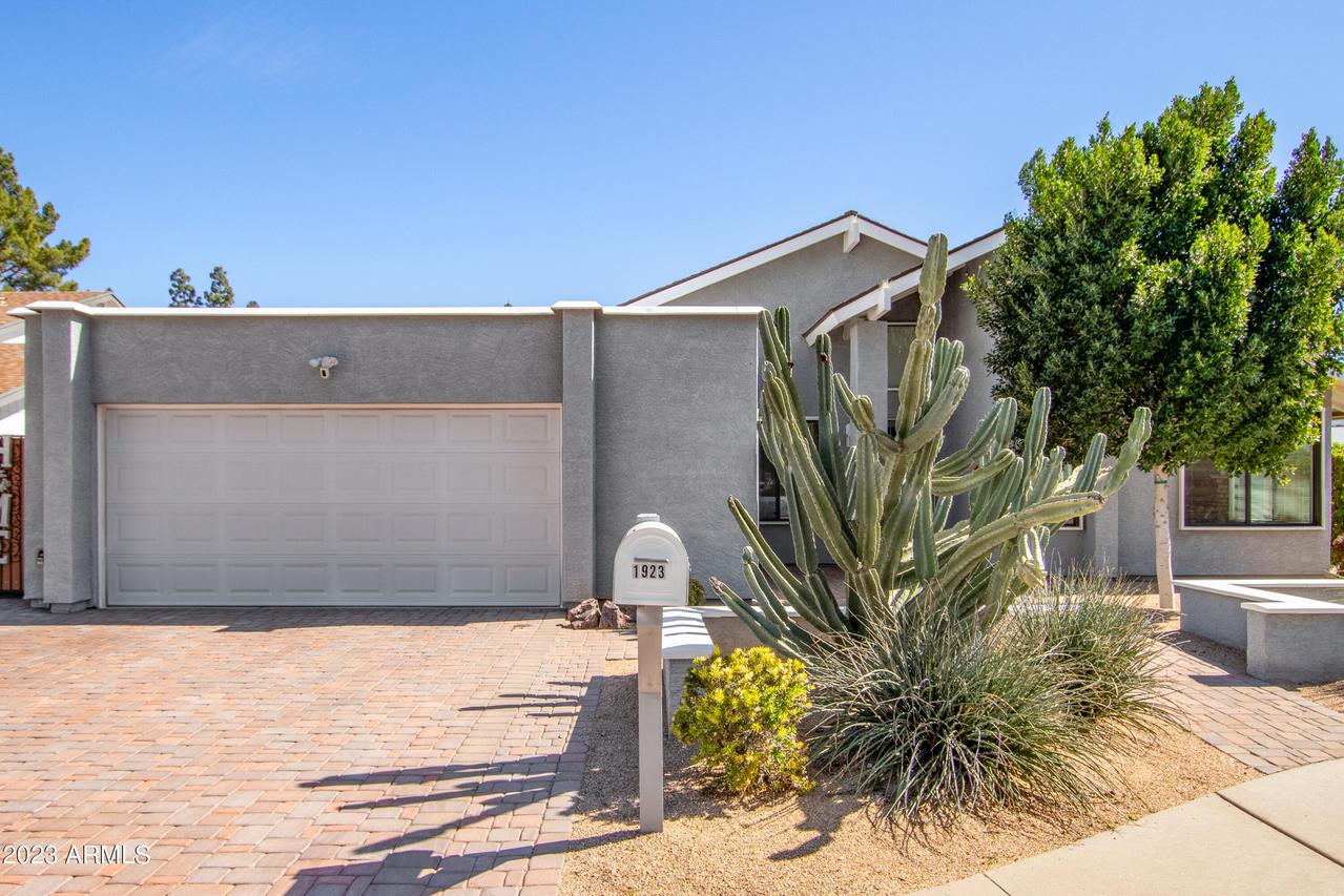 1923 S Henkel Cir., Mesa, AZ 85202