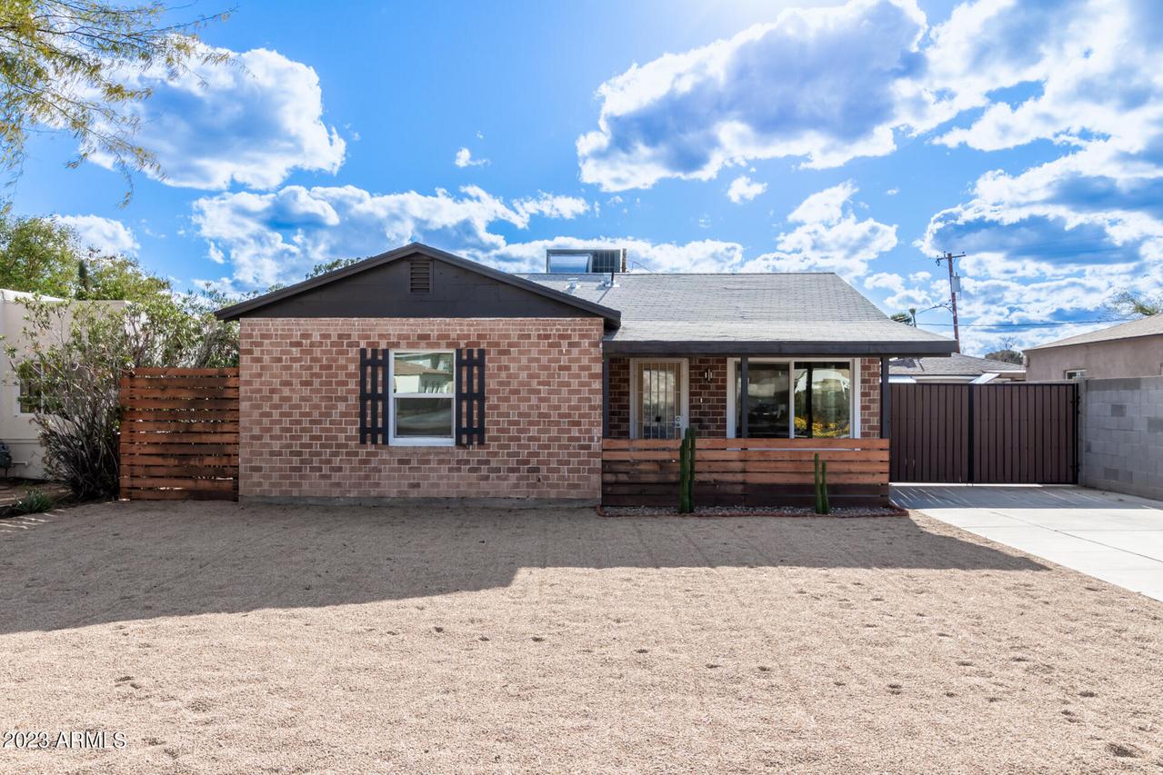 2734 N Greenfield Rd., Phoenix, AZ 85006