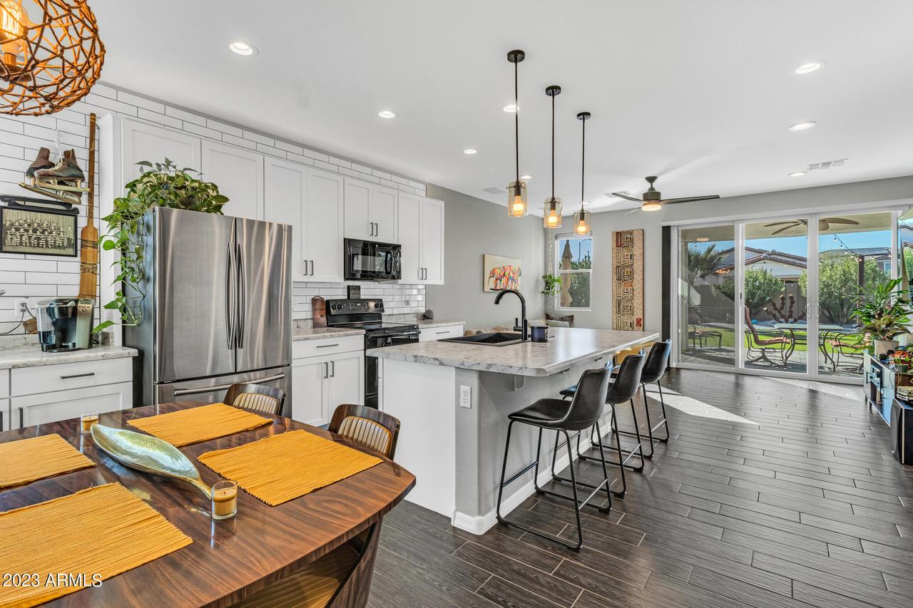 909 E Davis Ln., Avondale, AZ 85323