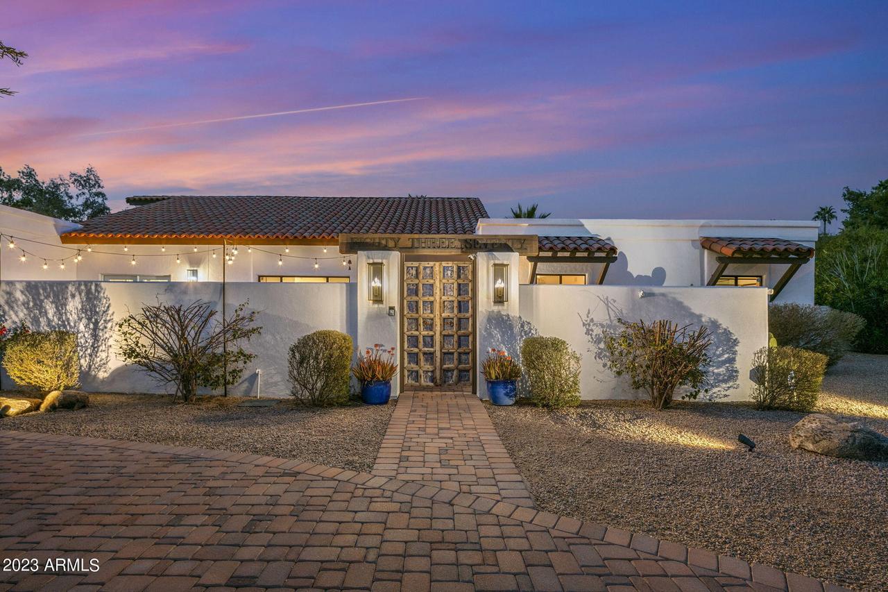 8370 E Charter Oak Dr., Scottsdale, AZ 85260