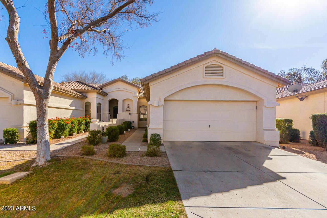 23717 S Pleasant Way, Sun Lakes, AZ 85248
