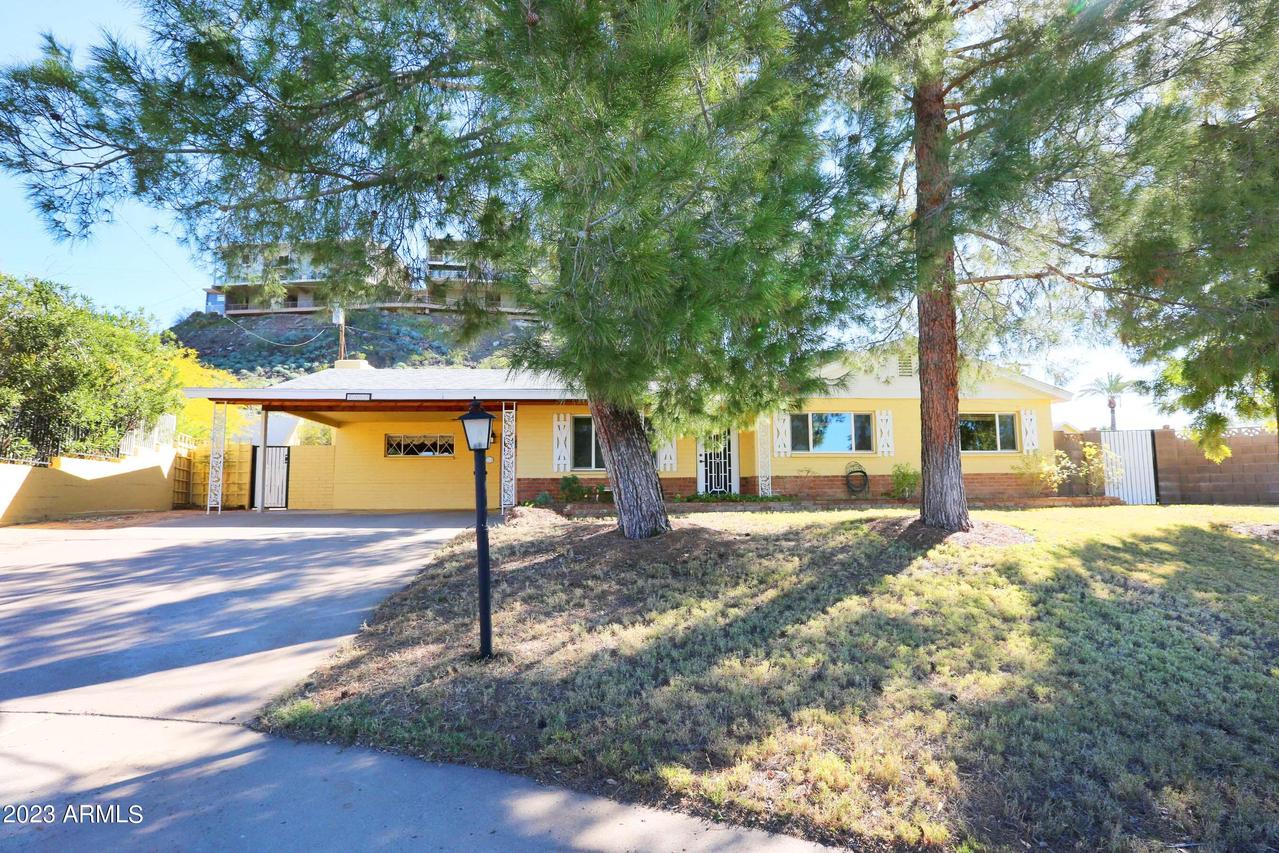 1017 E Echo Ln., Phoenix, AZ 85020