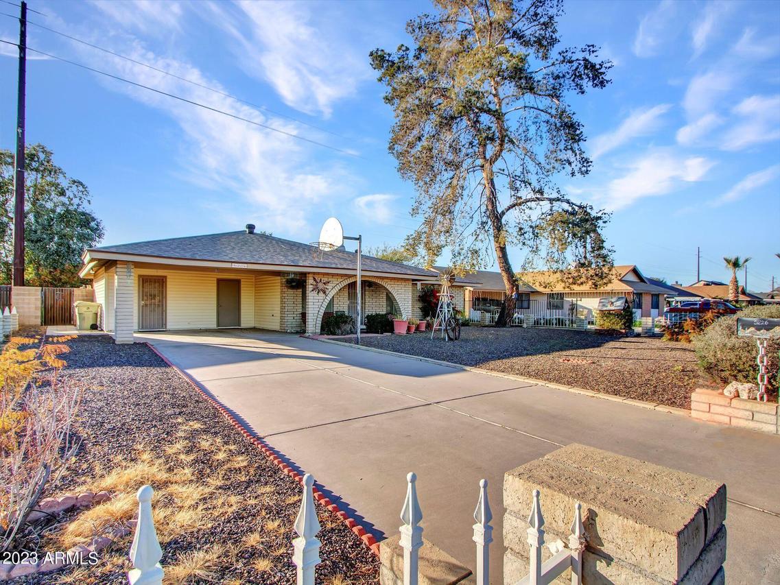 5226 N 71st Ave., Glendale, AZ 85303