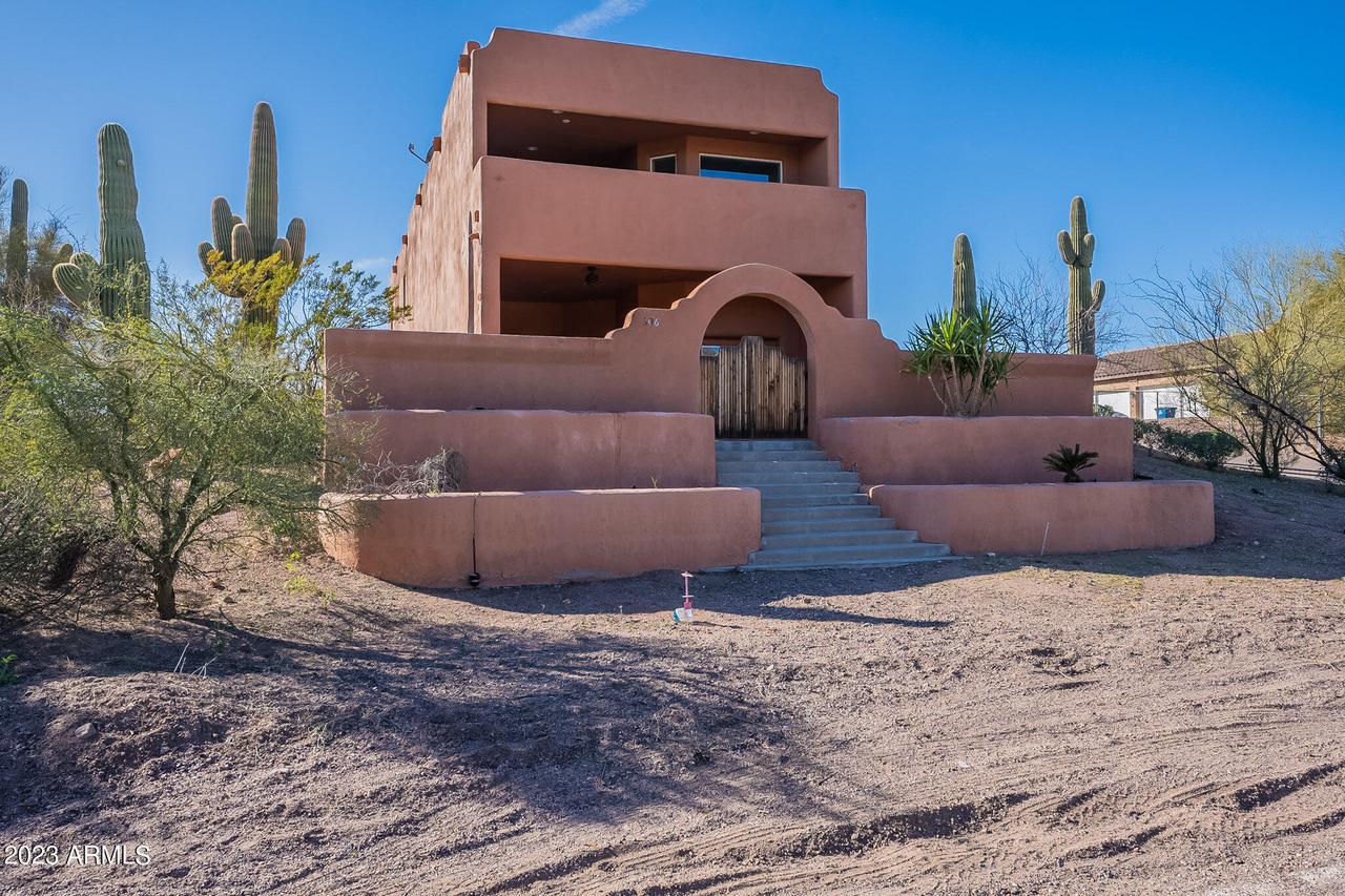 306 S Hilton Rd., Apache Junction, AZ 85119