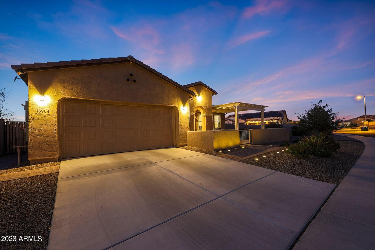 16904 S 180th Dr., Goodyear, AZ 85338