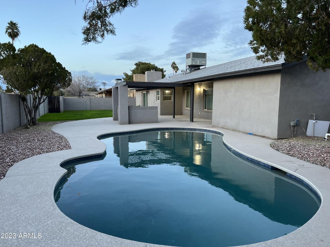 8320 N 58th Dr., Glendale, AZ 85302