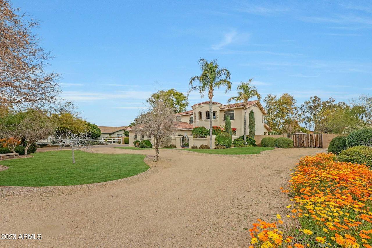 19405 N 36th Dr., Glendale, AZ 85308