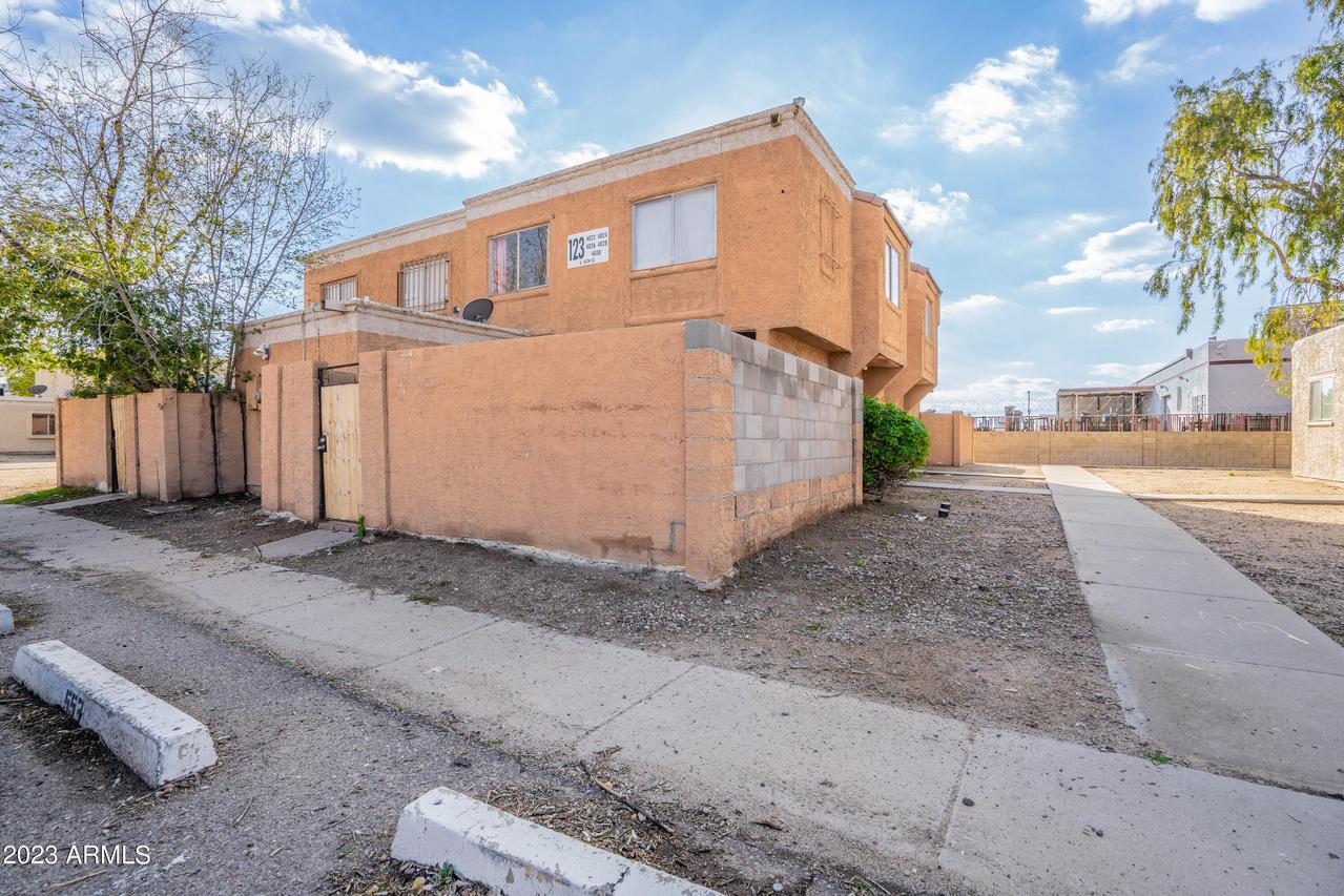 4022 S 44th St., Phoenix, AZ 85040