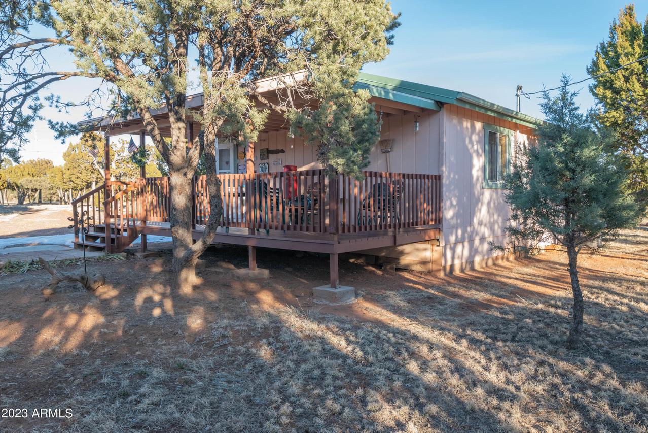 2075 Shadow Pines Dr., Overgaard, AZ 85933