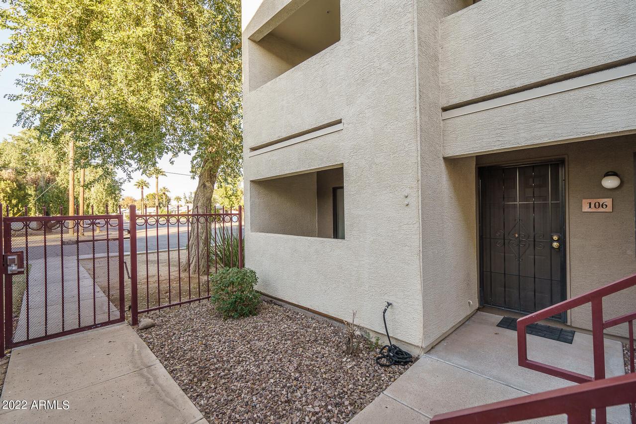 3301 E Earll Dr. #106, Phoenix, AZ 85018