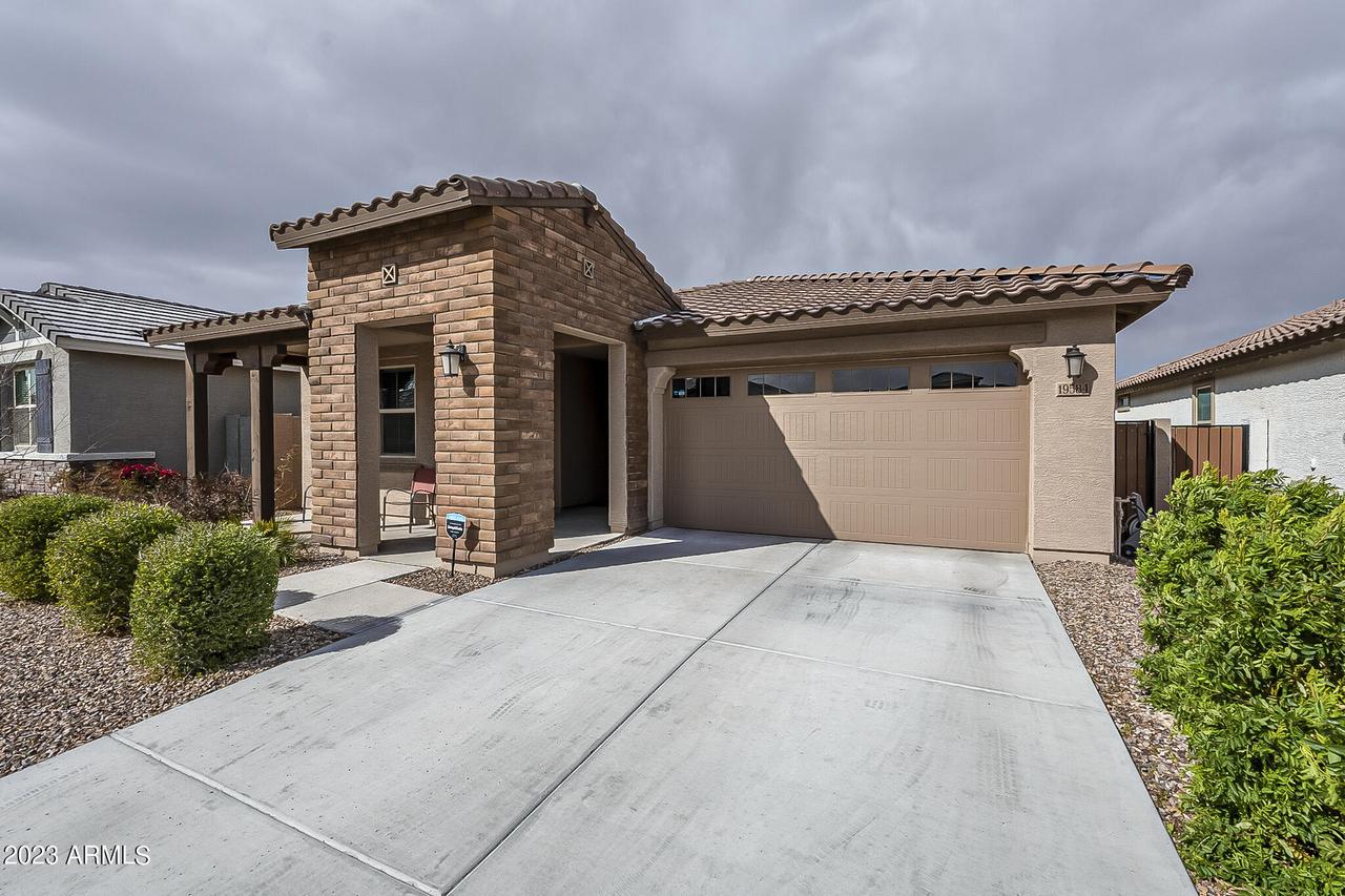 19584 W Valle Vista Way, Litchfield Park, AZ 85340