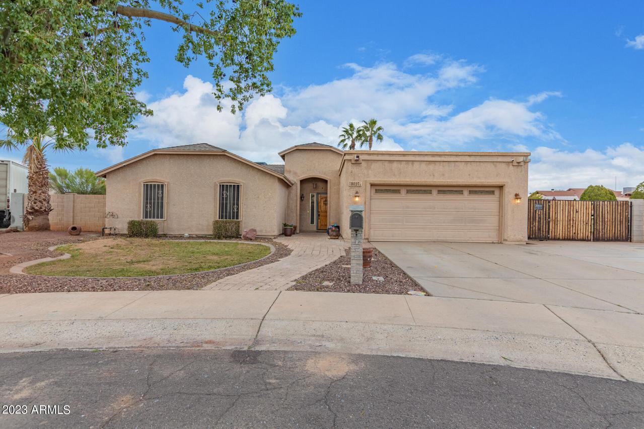 8020 W Tuckey Ln., Glendale, AZ 85303