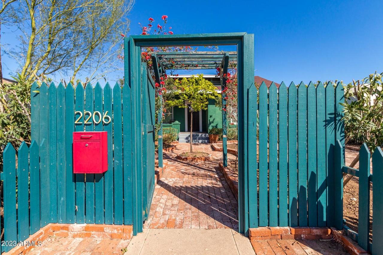 2206 W Adams St., Phoenix, AZ 85009