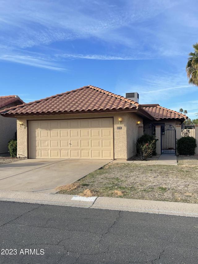 5216 E Half Moon Dr., Phoenix, AZ 85044