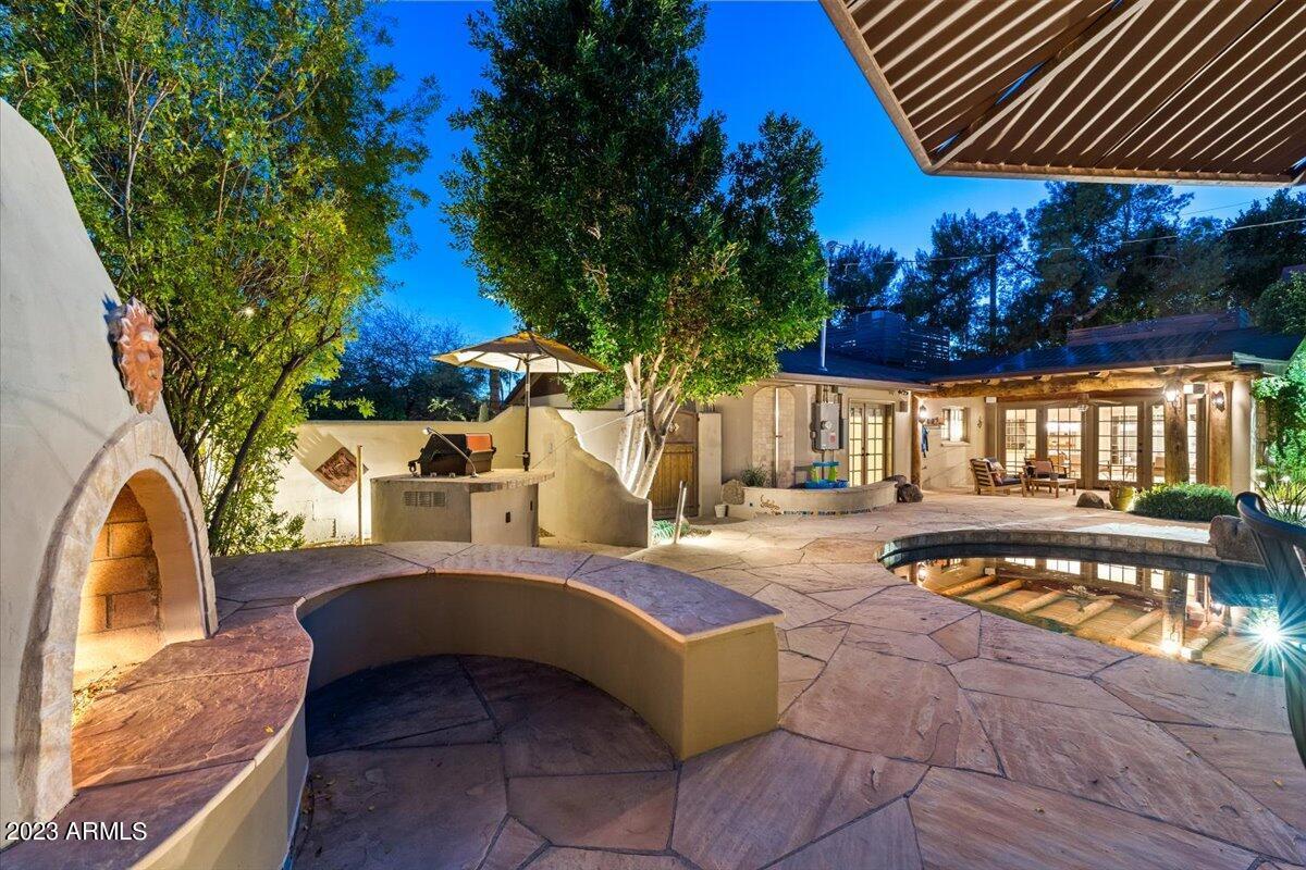 2712 E Mountain View Rd., Phoenix, AZ 85028
