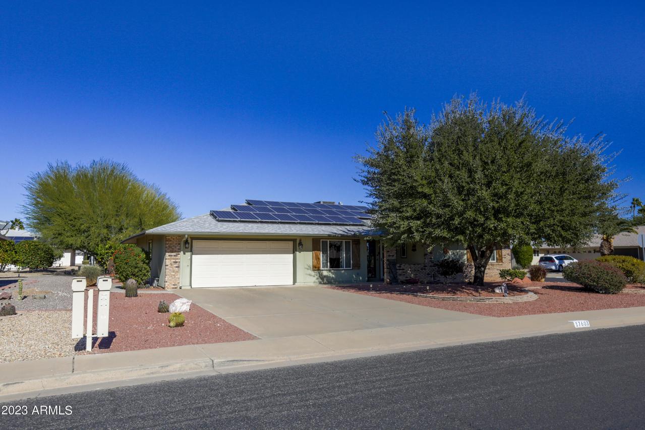 17603 N Whispering Oaks Dr., Sun City West, AZ 85375