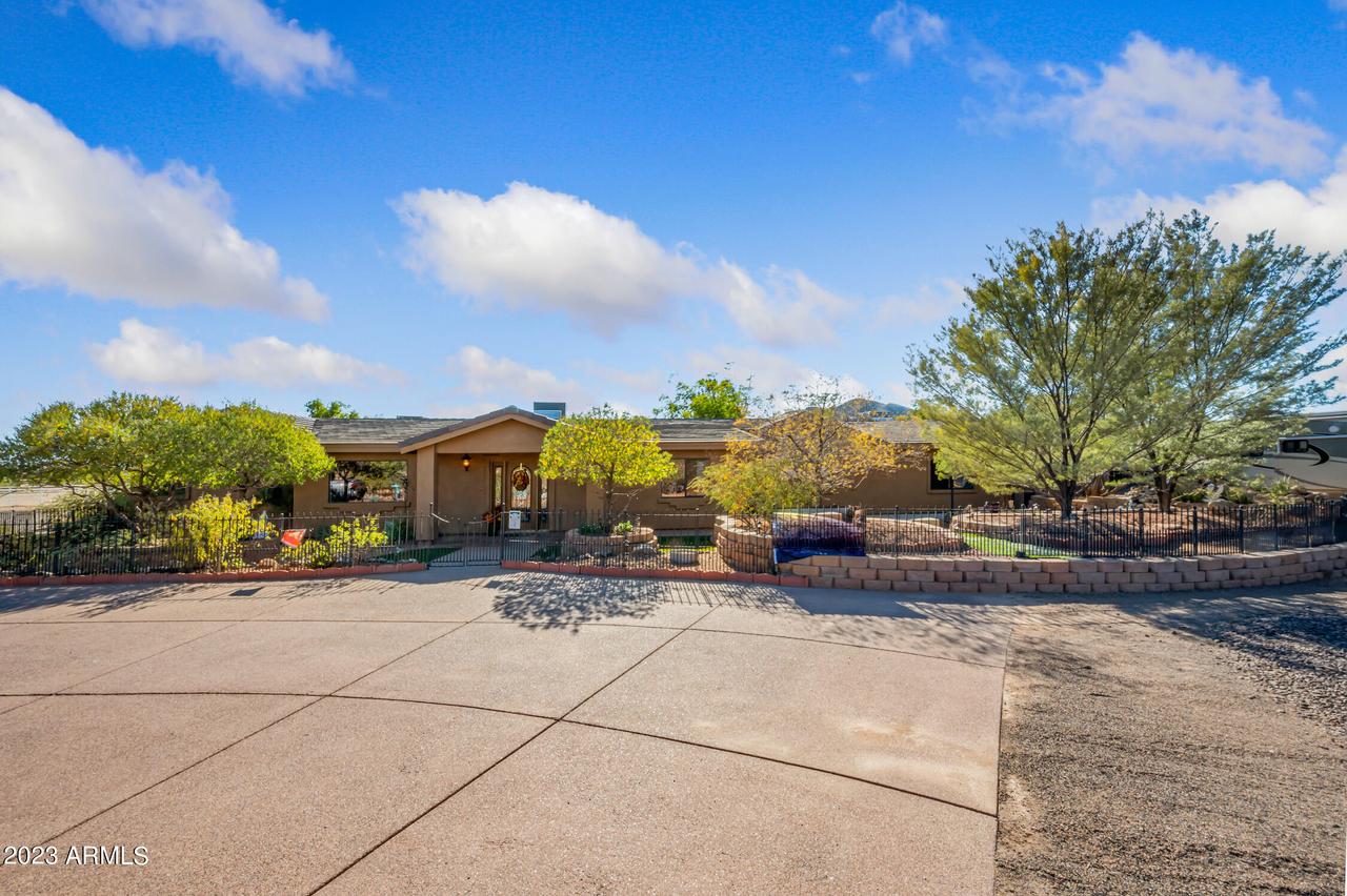 203 E Venado Dr., New River, AZ 85087