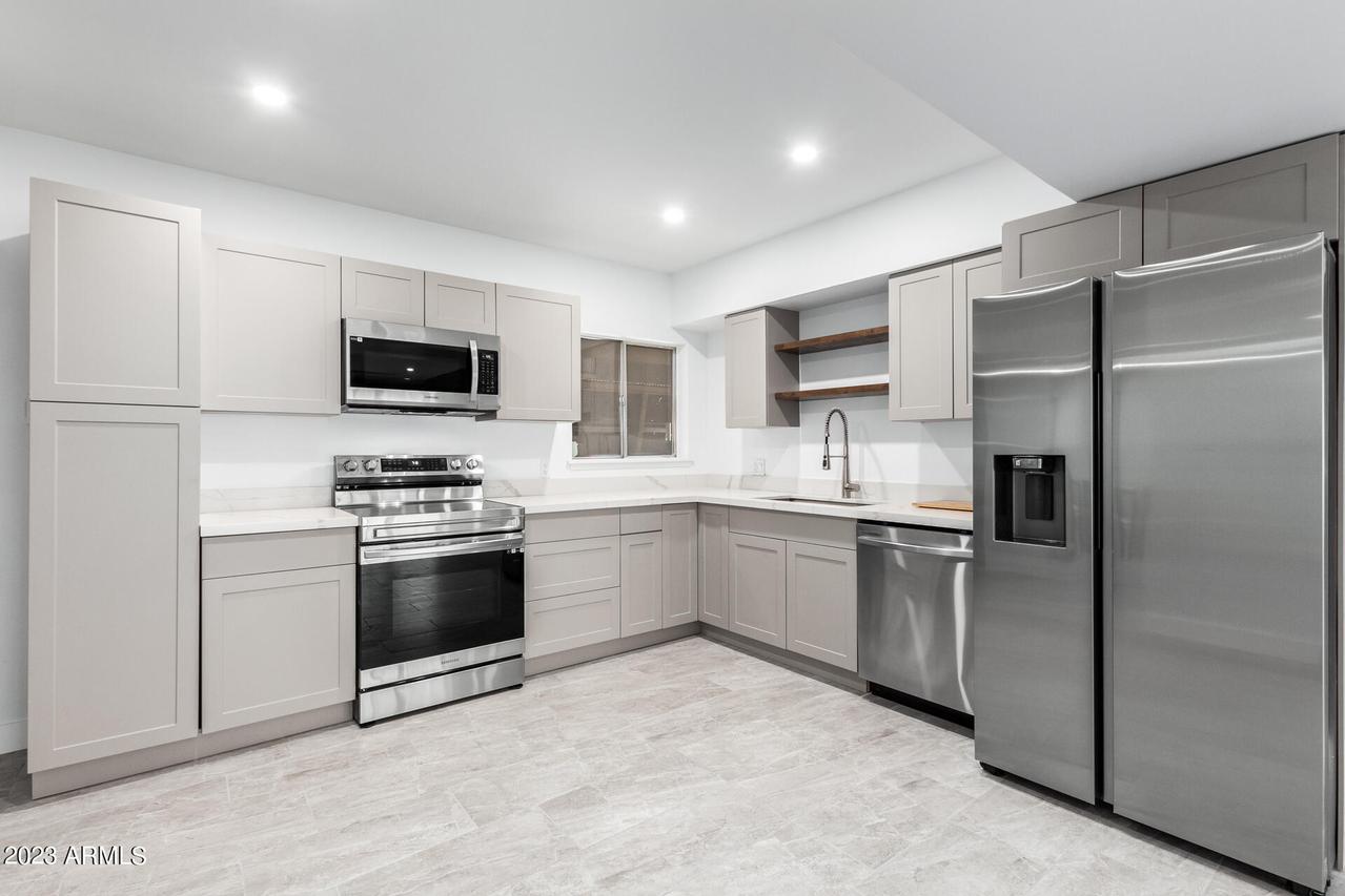 353 E Thomas Rd. #C105, Phoenix, AZ 85012