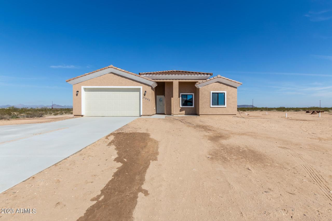 37696 W Vermont Ave., Tonopah, AZ 85354
