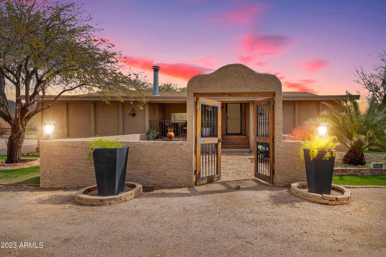 4261 N Saguaro Dr., Apache Junction, AZ 85220