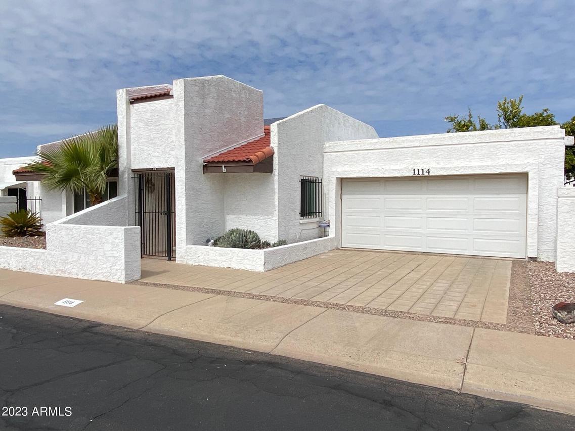1114 E Villa Rita Dr., Phoenix, AZ 85022