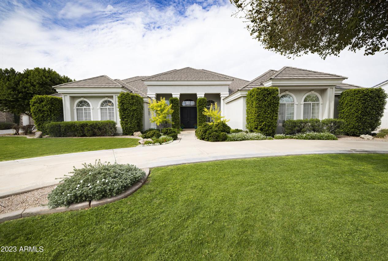 302 S Tucana Ct., Gilbert, AZ 85296