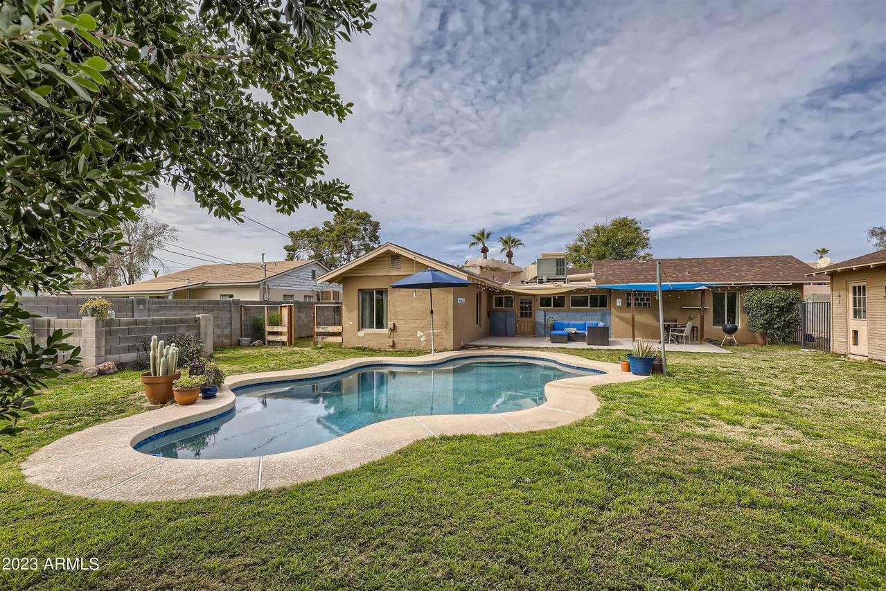 2827 N 30th St., Phoenix, AZ 85008