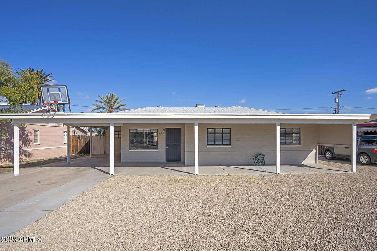 6911 N 49th Ave., Glendale, AZ 85301