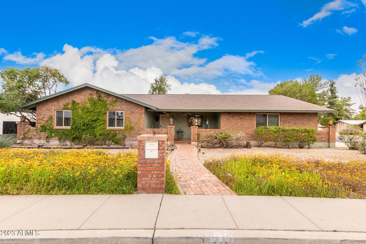 2421 E Hale St., Mesa, AZ 85213