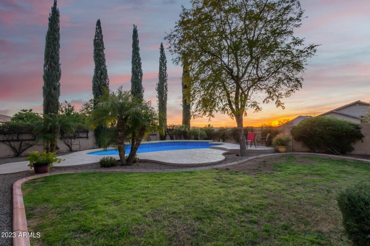 25634 N Singbush Loop, Phoenix, AZ 85083