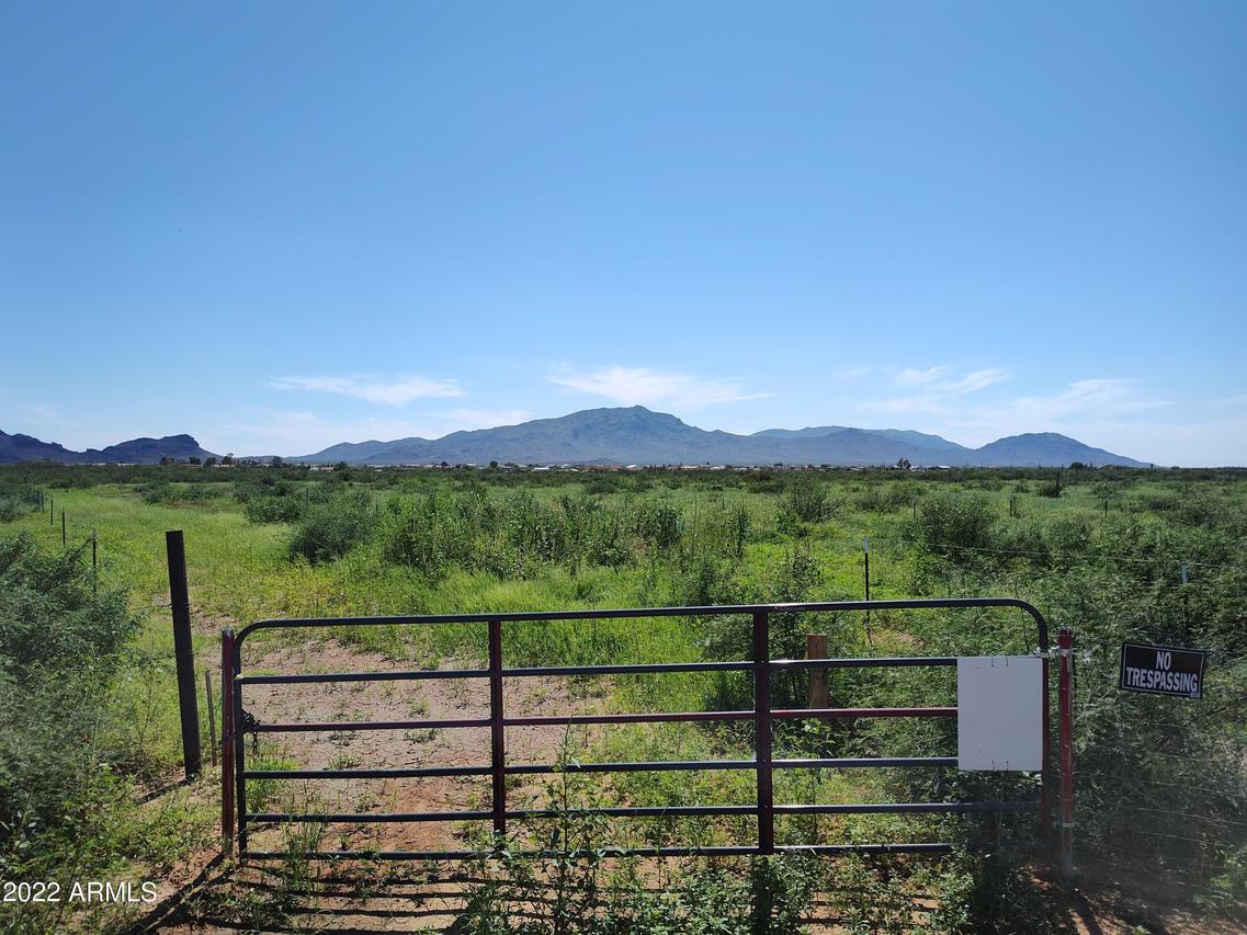 W Buffalo Dog Rd., Aguila, AZ 85320