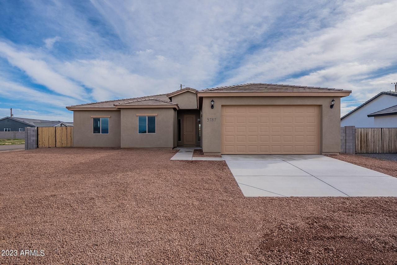 5787 E Santa Clara Dr., San Tan Valley, AZ 85140