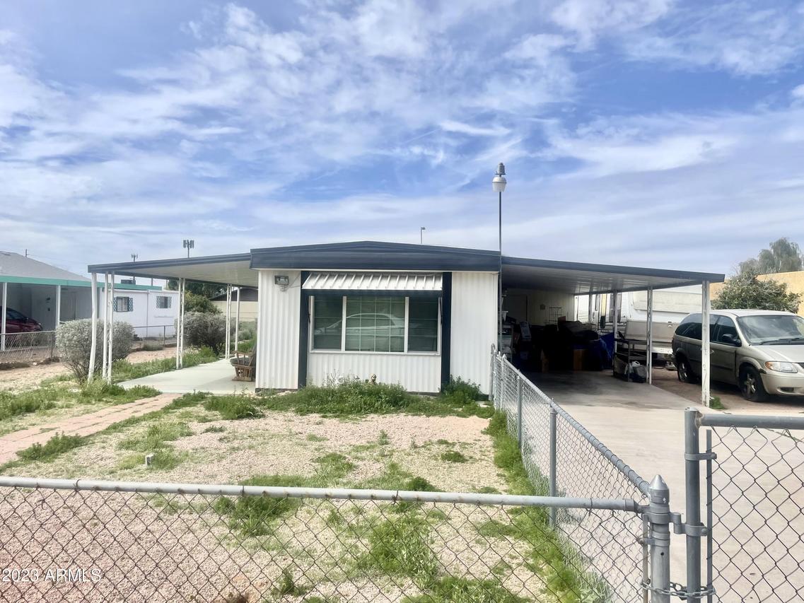 948 N Main Dr., Apache Junction, AZ 85120