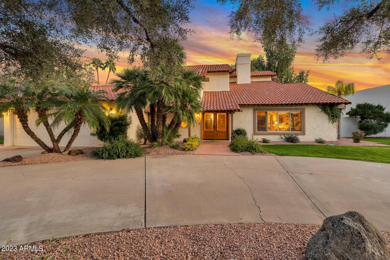 207 W Echo Ln., Phoenix, AZ 85021