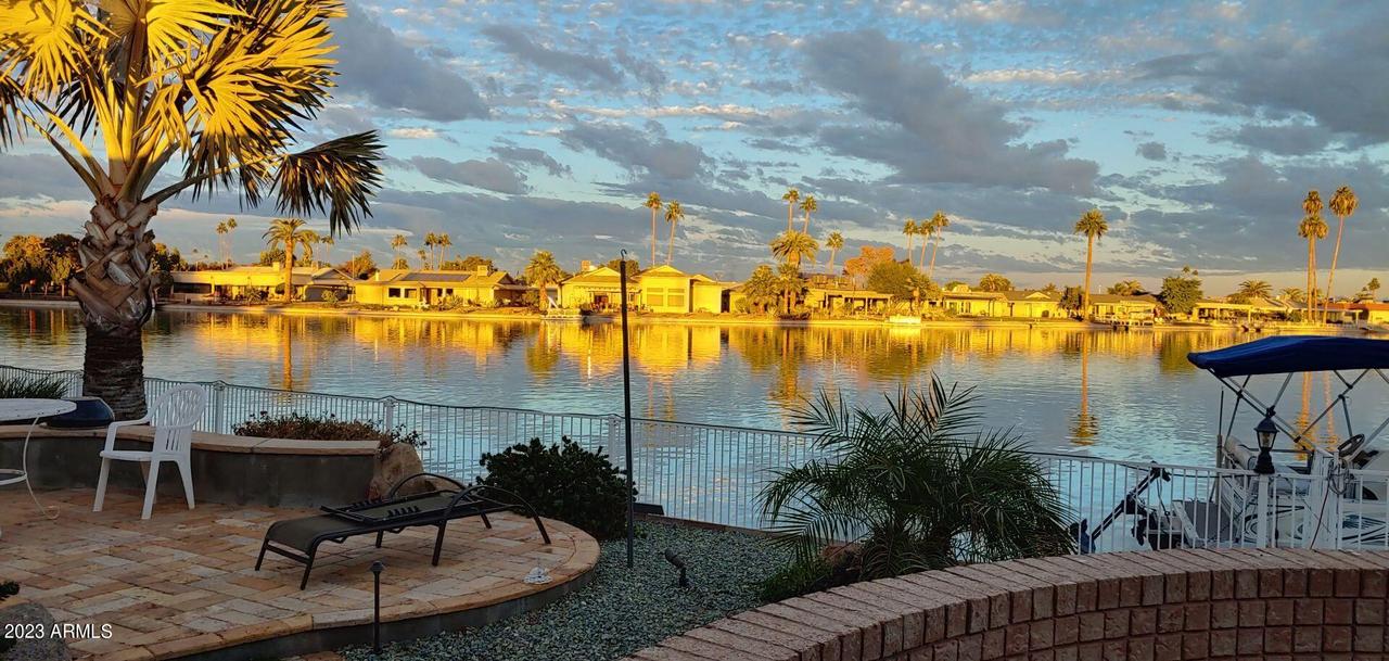 13833 N Buccaneer Way, Sun City, AZ 85351