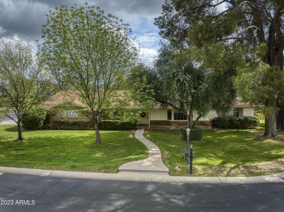 7037 N 2nd Dr., Phoenix, AZ 85021