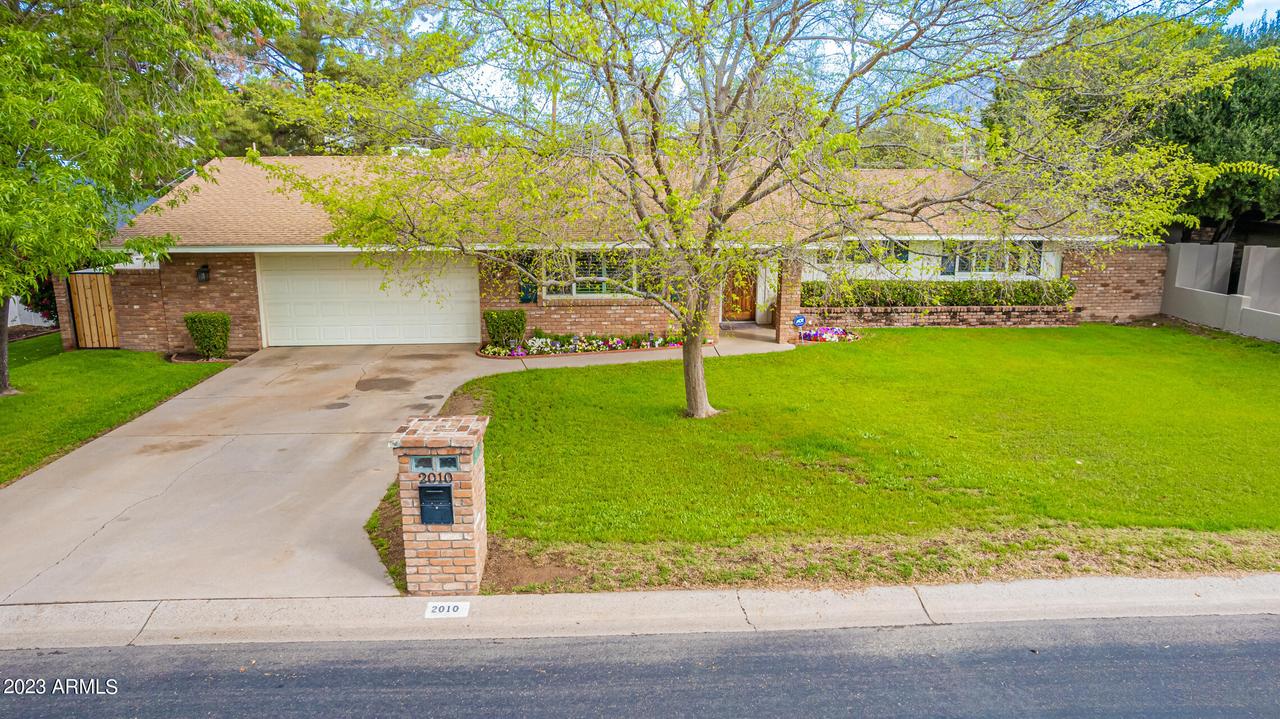 2010 E San Juan Ave., Phoenix, AZ 85016