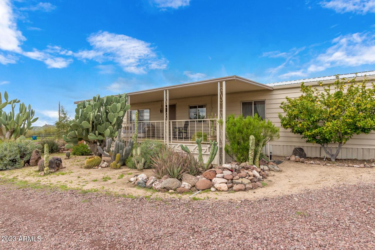 43811 N 22nd St., New River, AZ 85087