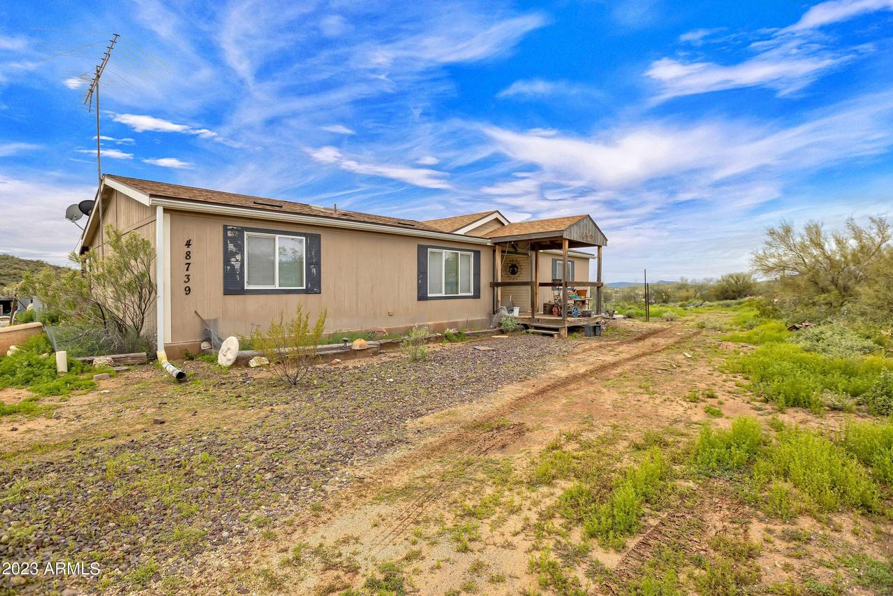 48739 N 5th Ave., New River, AZ 85087